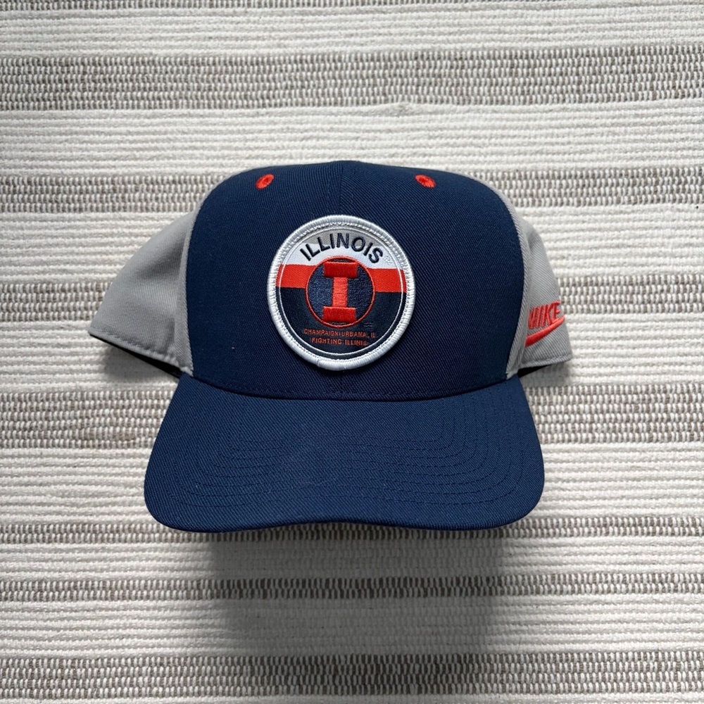 Nike Illinois’s Fighting Illini Nike Vintage Patch Snapback Hat Navy
